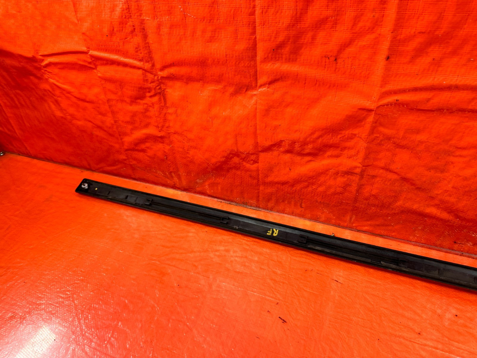 96 00 HONDA CIVIC COUPE   PASSENGER RIGHT DOOR MOLDING TRIM   RED   OEM 3199