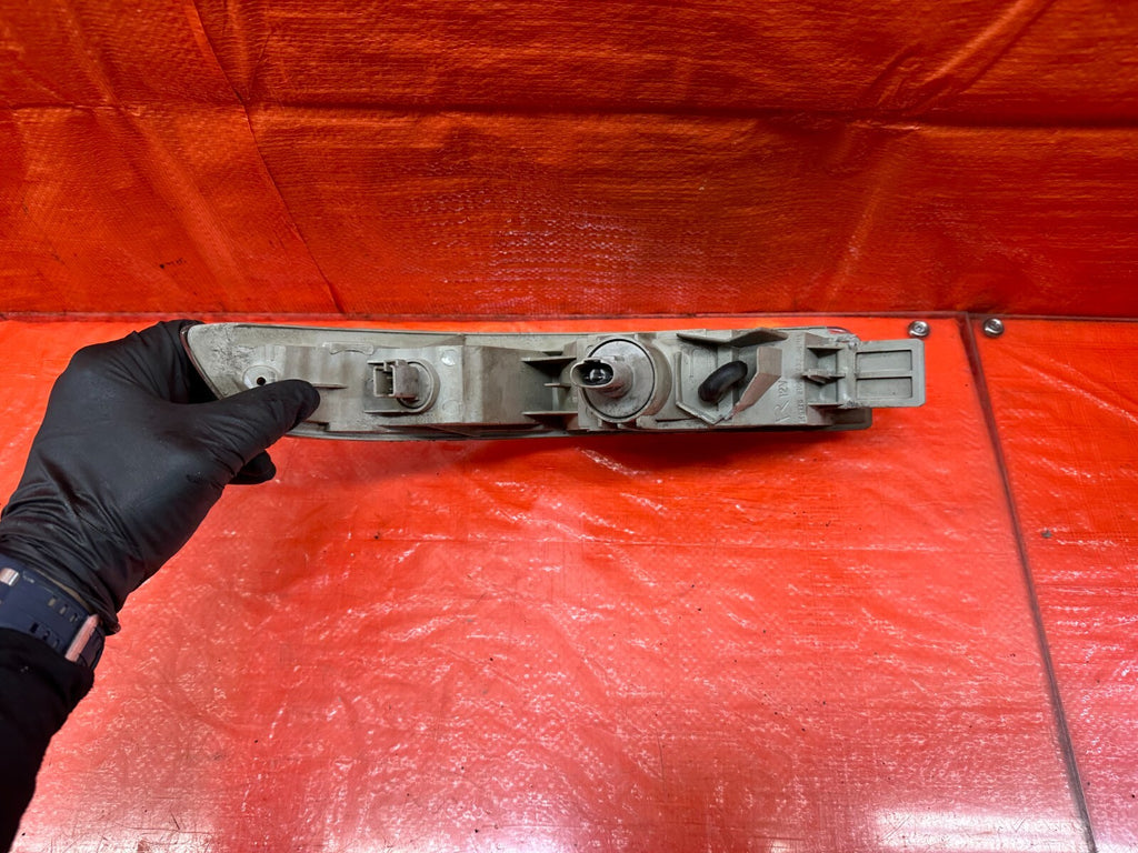94 97 ACURA INTEGRA PASSENGER RIGHT BUMPER TURN SIGNAL CORNER LIGHT   OEM #2266