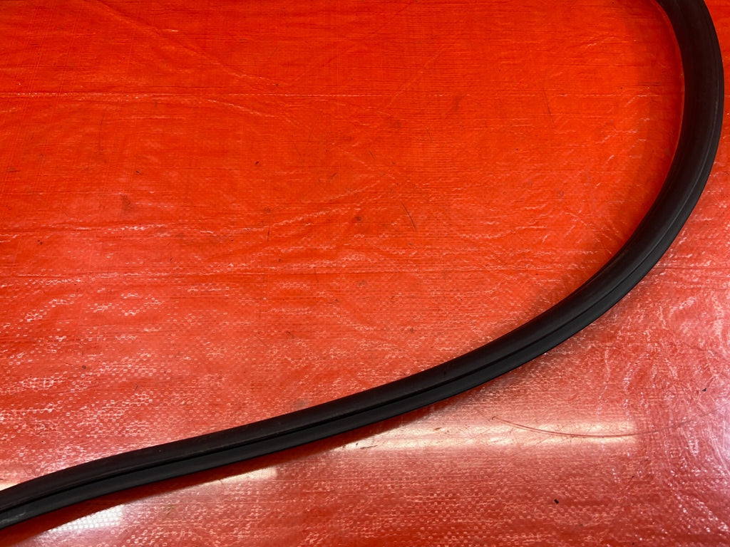 04 08 ACURA TSX   RIGHT REAR   DOOR TO CHASSIS WEATHER STRIP OPEN TRIM OEM #20910