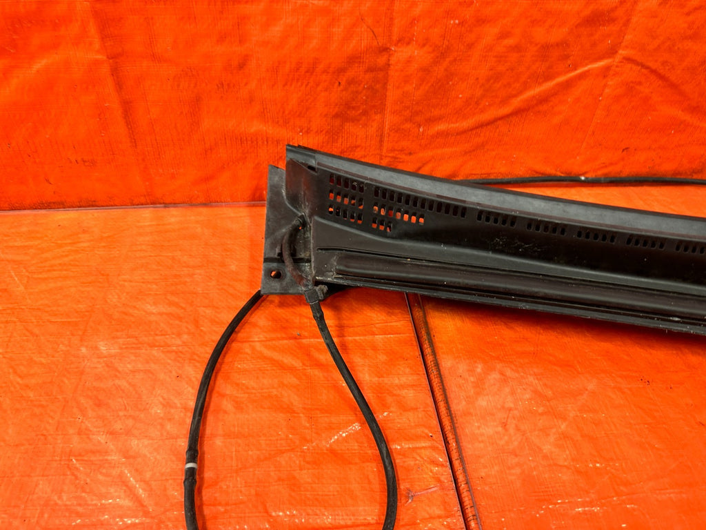 10 12 HYUNDAI GENESIS 2D COUPE   WINDSHIELD WIPER COWL   86150 2M000   OEM #2997