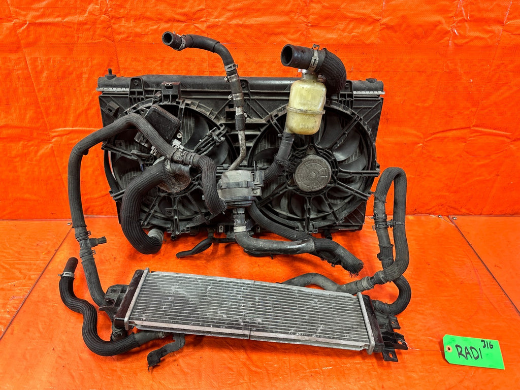 16 24 INFINITI Q50   3.0L   RADIATOR W/ FANS WATER PUMP / HEAT EXCAHNGER / TANKS1