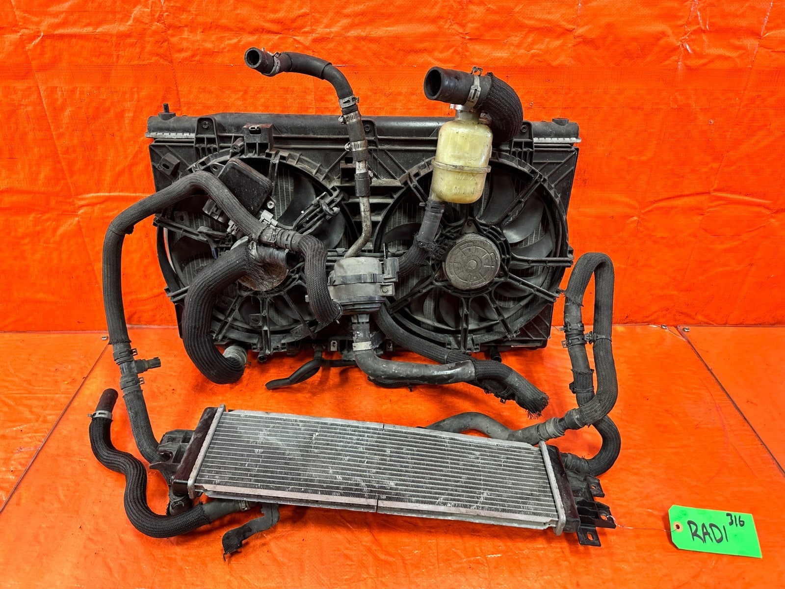 16 24 INFINITI Q50   3.0L   RADIATOR W/ FANS WATER PUMP / HEAT EXCAHNGER / TANKS1