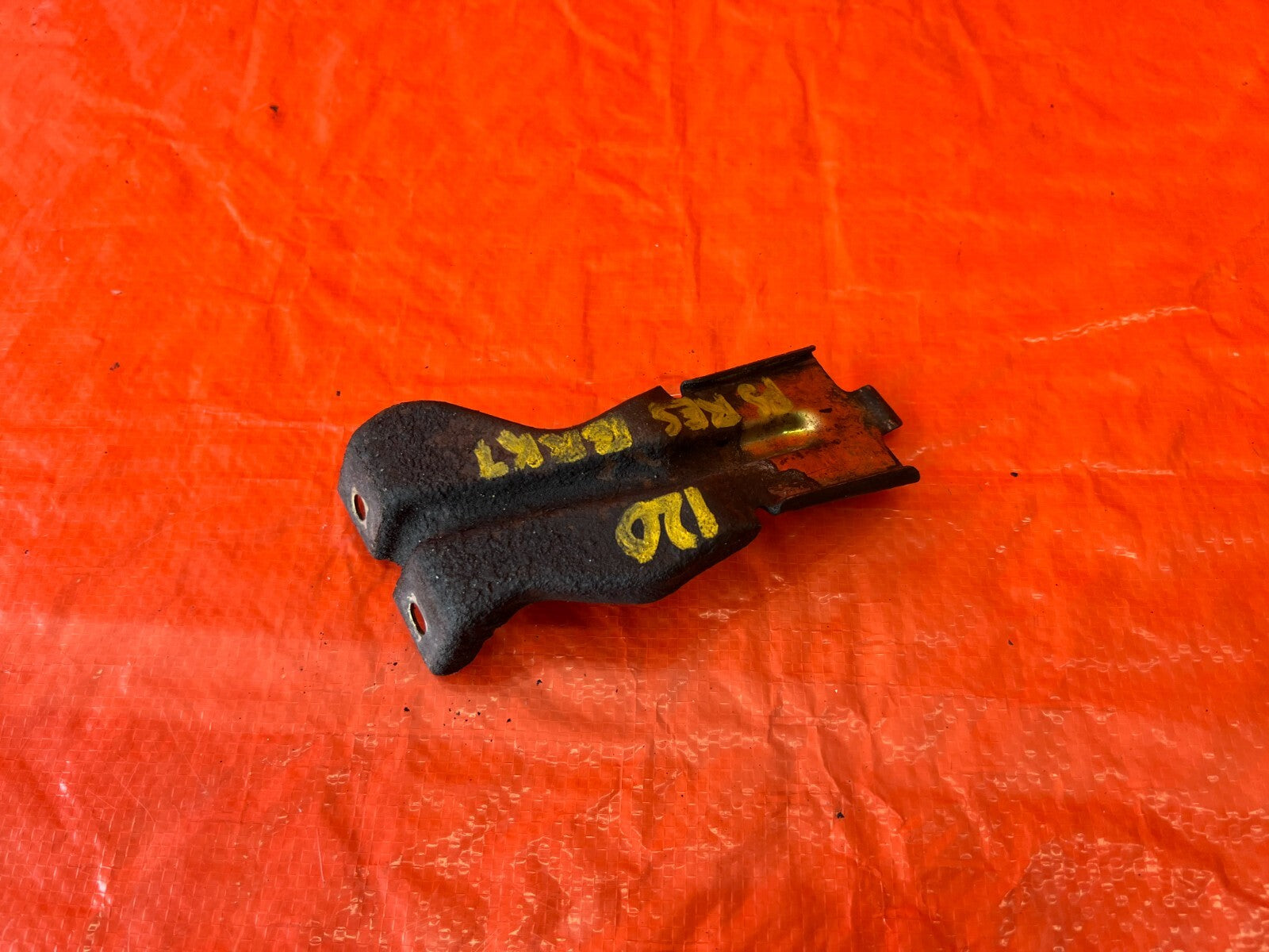 97 01 HONDA PRELUDE   POWER STEERING RESERVOIR TANK BOTTLE BRACKET   OEM #1205