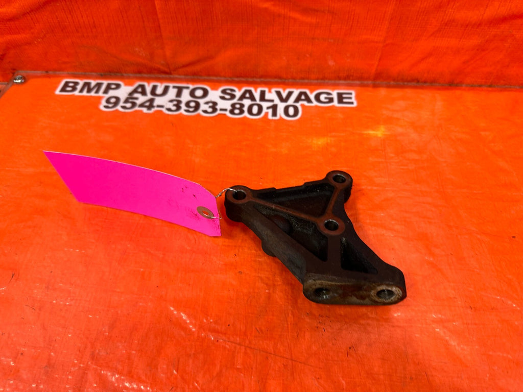 02 05 HONDA CIVIC SI EP3 HATCHBACK   ENGINE MOTOR POST MOUNT BRACKET   OEM #2584