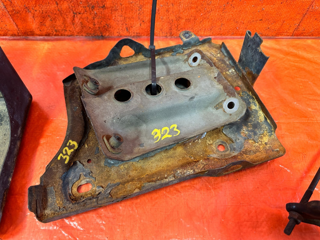 92 01 HONDA PRELUDE   BATTERY TRAY W/ MOUNTING BRACKET   OEM #3233