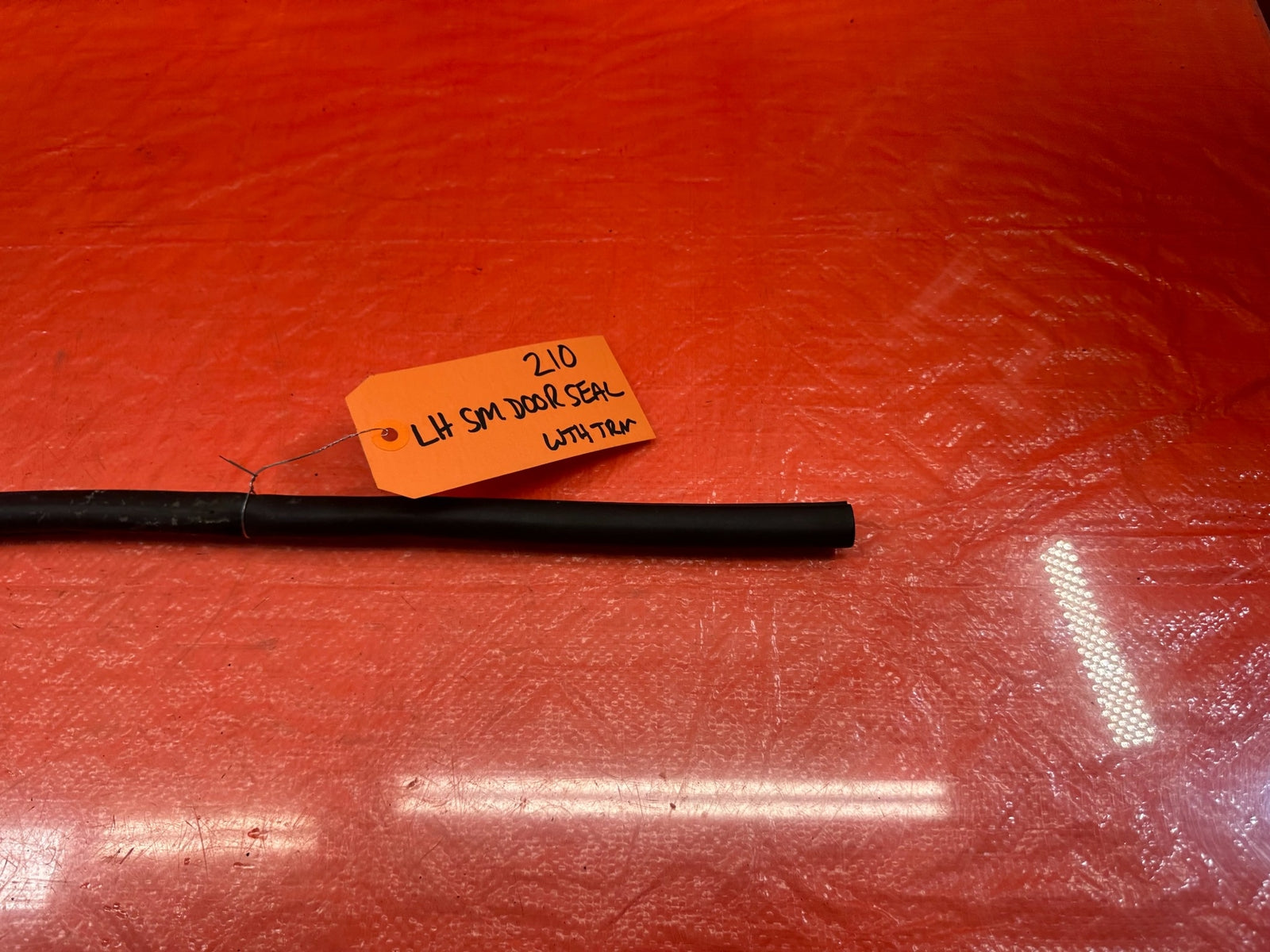 97 01 HONDA PRELUDE LEFT OR RIGHT FRONT LOWER DOOR WEATHER STRIP SEAL OEM #210 14