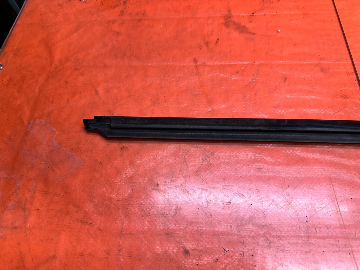 03-08 NISSAN 350Z 2D DRIVER LEFT DOOR WINDOW GLASS MOULDING TRIM OEM #34611