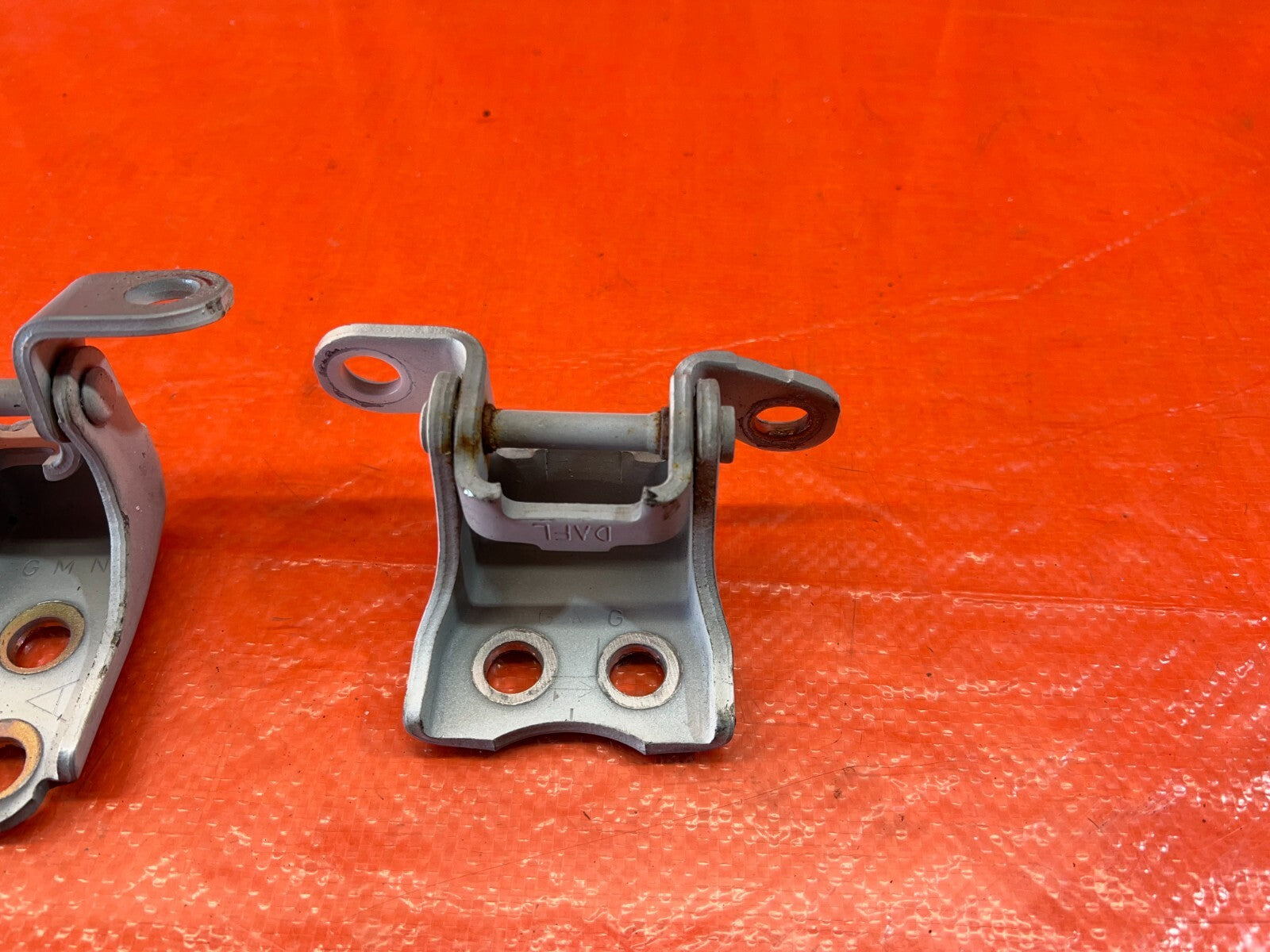 09 14 ACURA TSX   DRIVER LEFT FRONT DOOR HINGE SET UPPER LOWER   OEM OE #1584