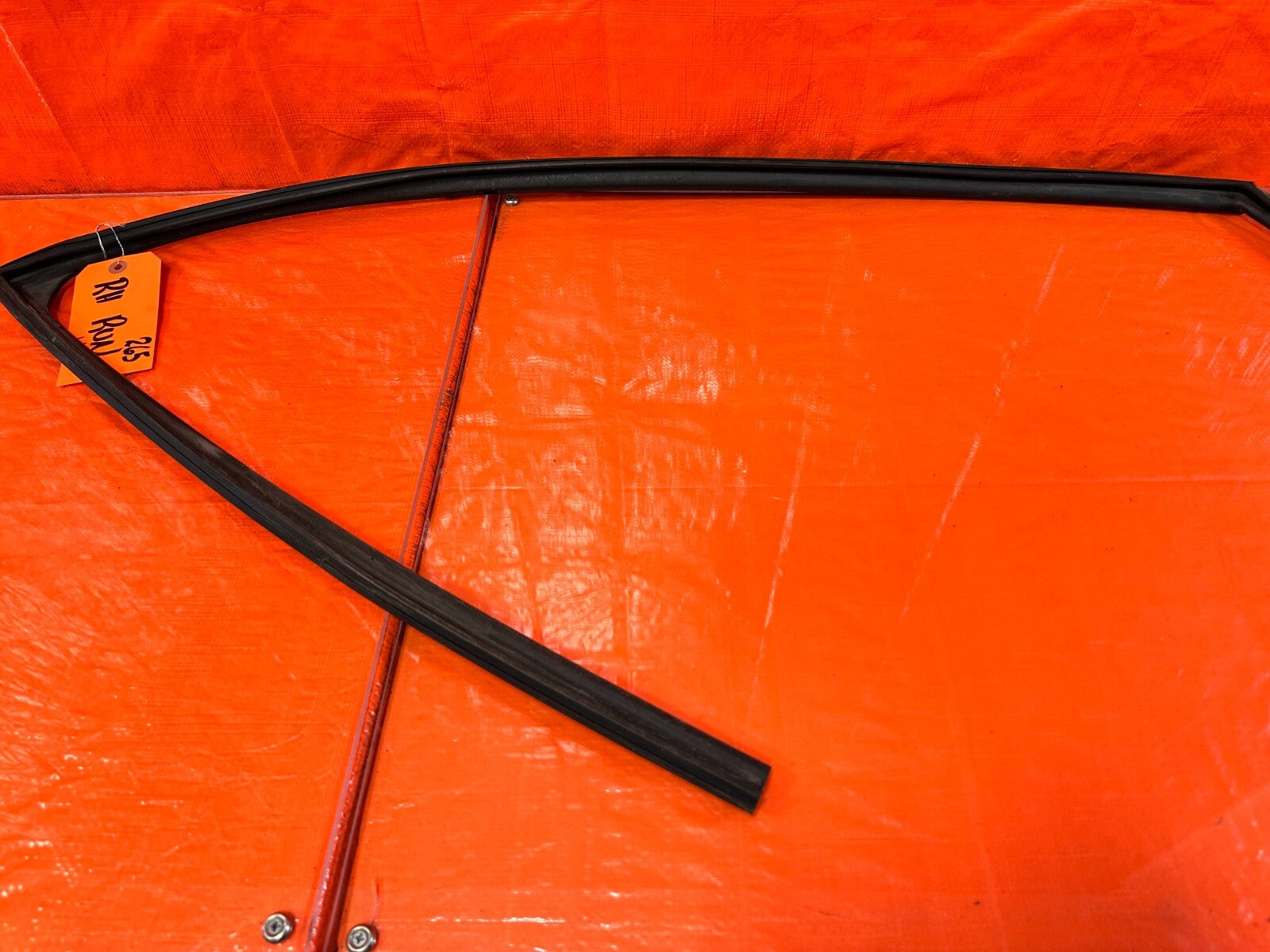 12 15 HONDA CIVIC SI 2D COUPE   PASSENGER RIGHT FRONT WINDOW GLASS RUN CHANNEL7