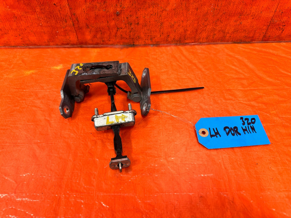 08 15 INFINITI G37 & Q60 COUPE   DRIVER LEFT FOOR HINGE W/ CHECKER   3 PIECE 3200