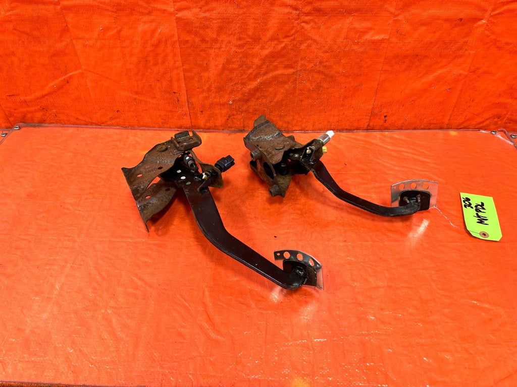 02 05 HONDA CIVIC SI EP3 HATC   MANUAL PEDALS   BRAKE CLUTCH   OEM #3066