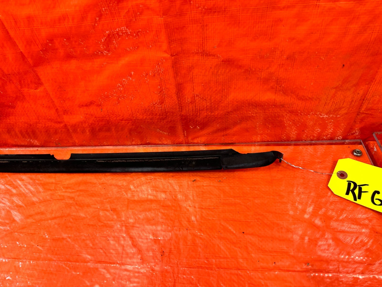 90 97 MAZDA MX 5 MIATA   RIGHT GLASS TRIM BELT WEATHER STRIP   OEM FACTORY #2675