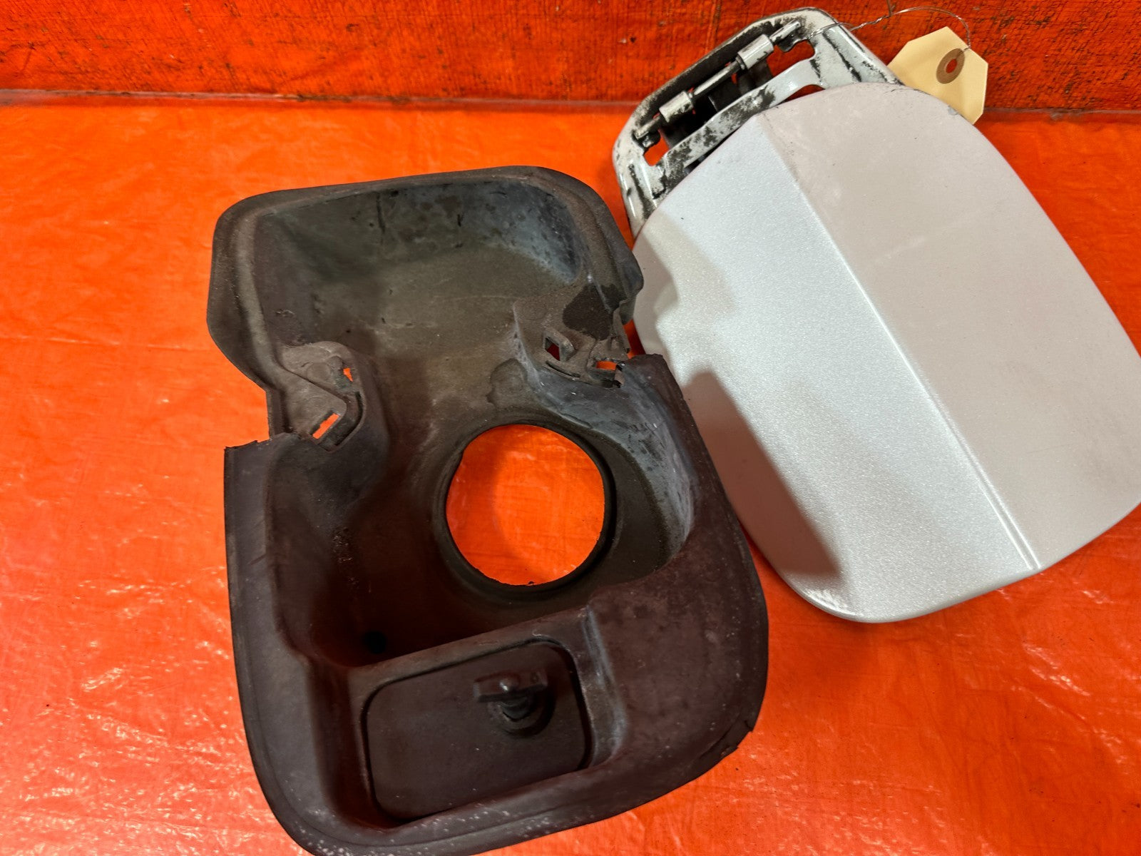 18 22 HONDA ACCORD 1.5L   GASOLINE GAS FUEL LID COVER W/ PLASTIC COVER OEM 3246