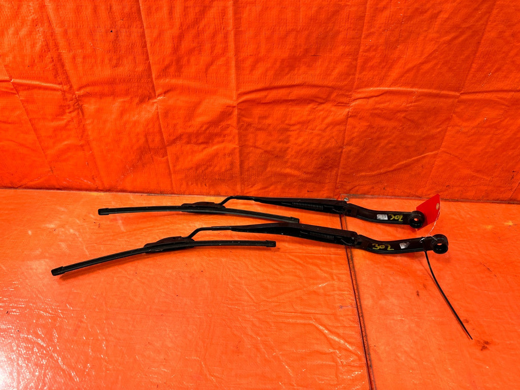 13 16 HYUNDAI GENESIS COUPE   LEFT & RIGHT WINDSHIELD WIPER ARMS   OEM #3026