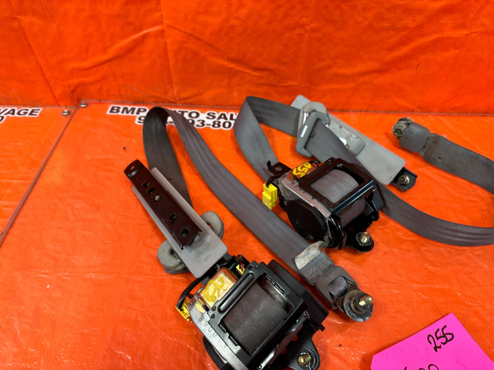 04 05 ACURA TSX   LEFT & RIGHT FRONT SEAT BELTS   GRAY COLOR   OEM FACTORY #2555