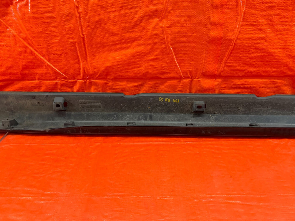02 04 ACURA RSX   SIDE SKIRT ROCKER MOLDING TRIM   RIGHT SIDE   OEM FACTORY #17912