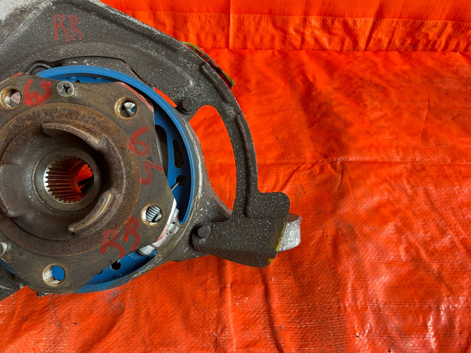 14 16 PORSCHE   PANAMERA 4 MODEL   AWD   RIGHT REAR SPINDLE KNUCKLE HUB OEM #654