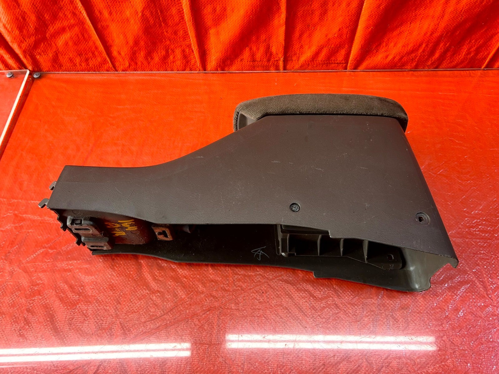 94 01 ACURA INTEGRA   ARM REST / CENTER CONSOLE STORAGE COMPARTMENT TAN OEM #1649