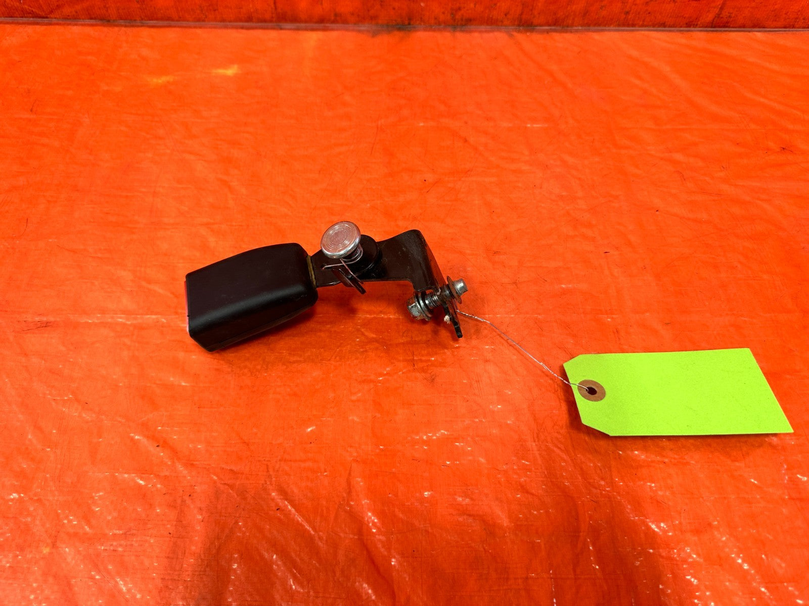 2013 13  HYUNDAI GENESIS COUPE   DRIVER LEFT REAR SEAT BELT CLIP   OEM #2992