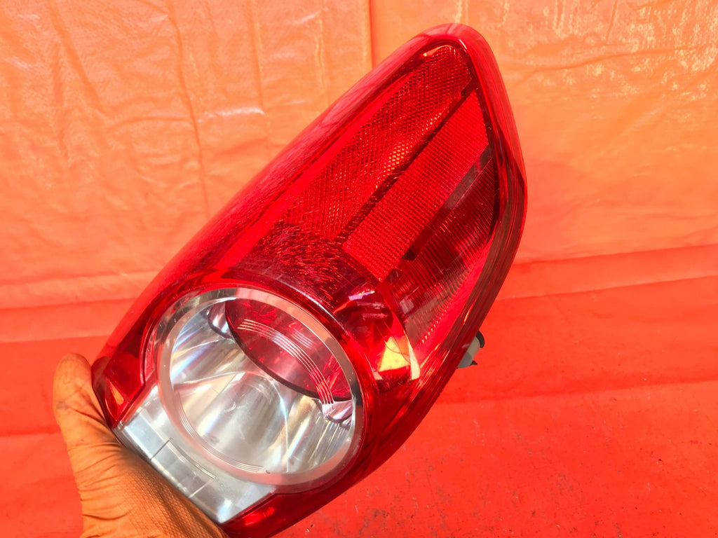 OEM 2011 2012 11 12 TOYOTA COROLLA PASSENGER RIGHT OUTER TAIL LIGHT LAMP R RH3