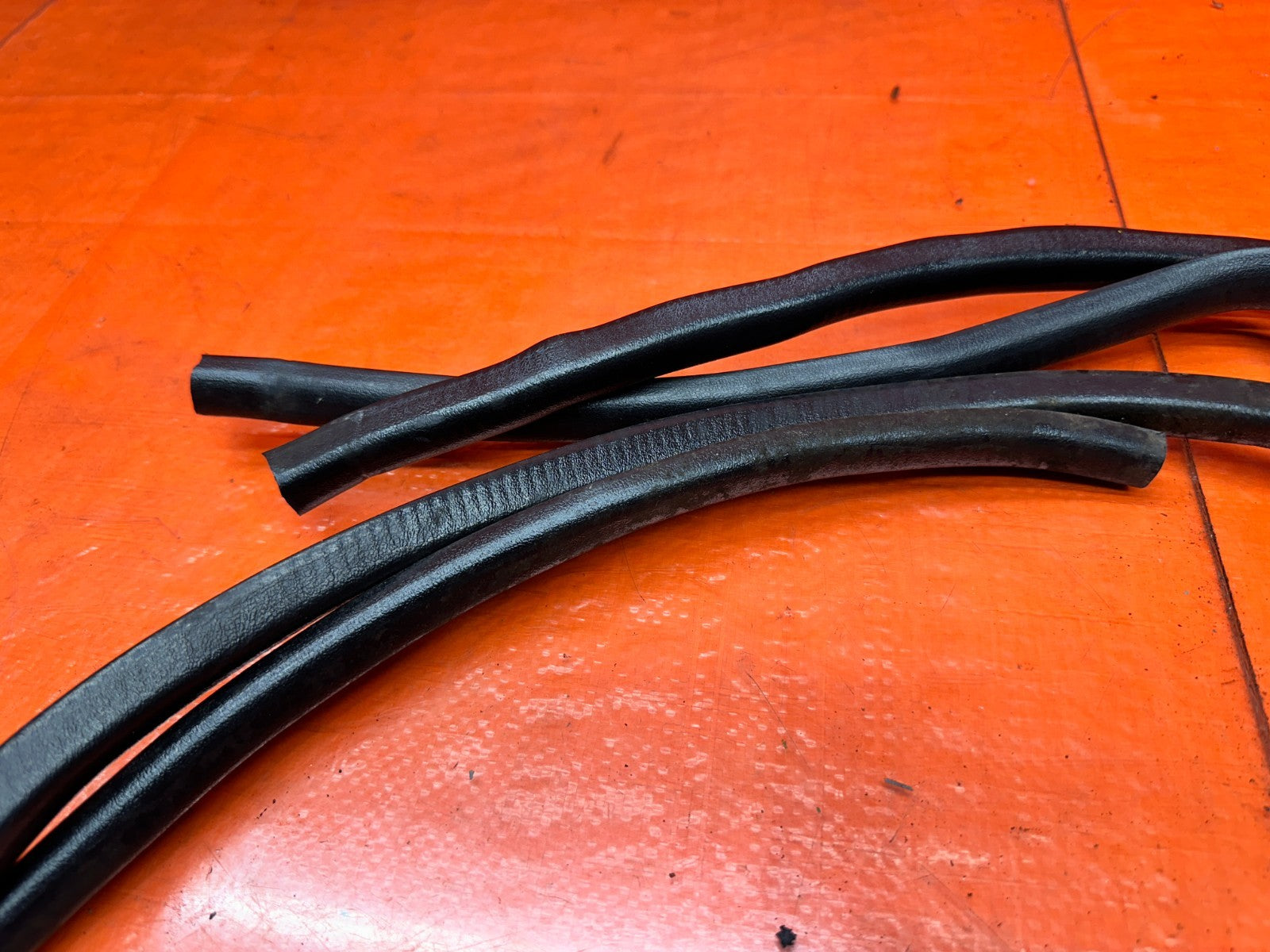 94 01 ACURA INTEGRA 2D DOOR TO CHASSIS UPPER WEATHERSTRIP OPEN TRIM OEM #33113