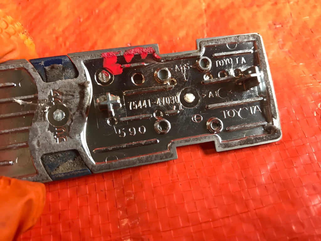 OEM 2012 12 TOYOTA PRIUS HYBRID SYNERGY DRIVE EMBLEM2
