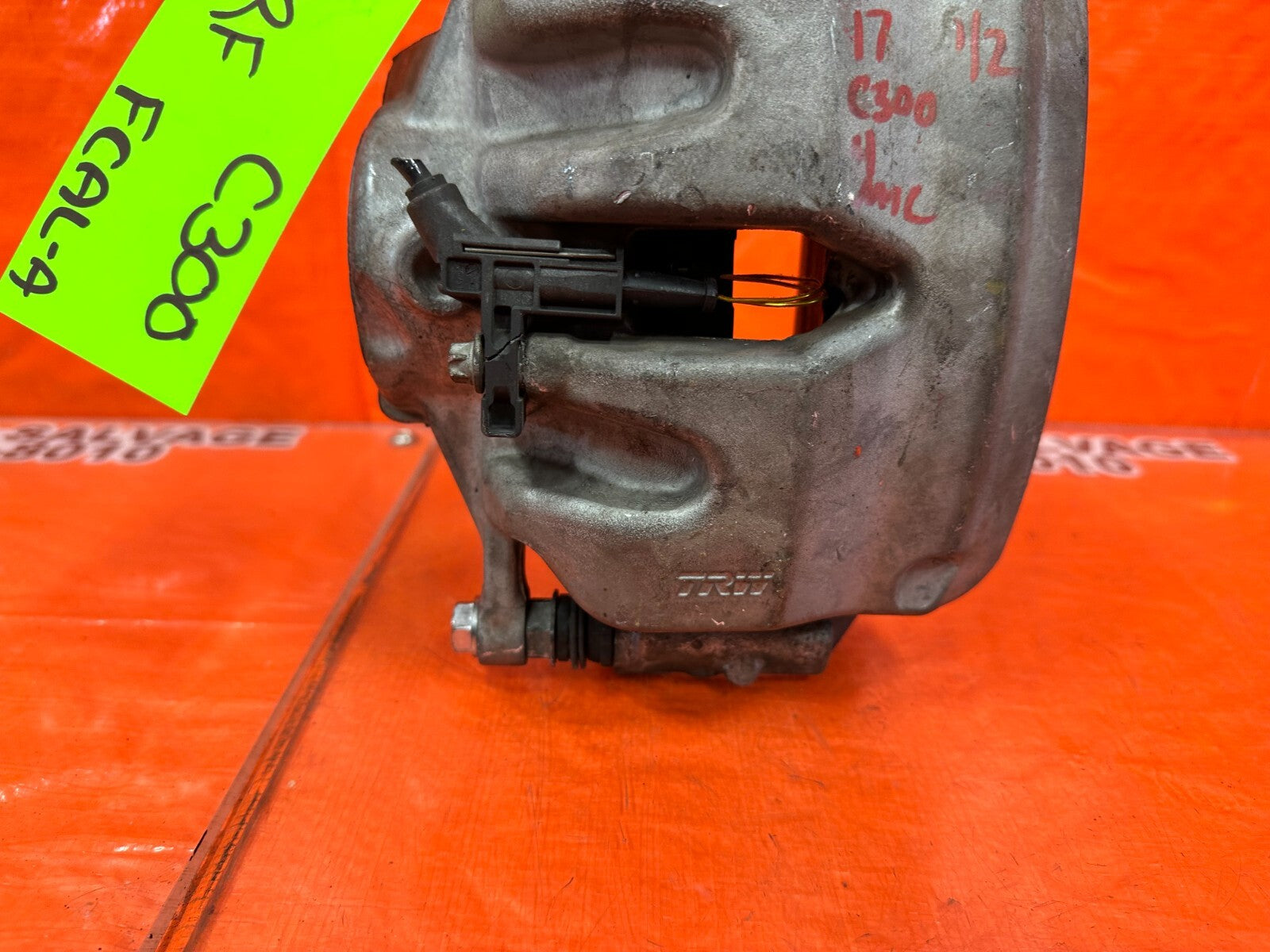 15 20 MERCEDES BENZ   W205   C300   NON SPORT   RIGHT FRONT BRAKE CALIPER OEM 24