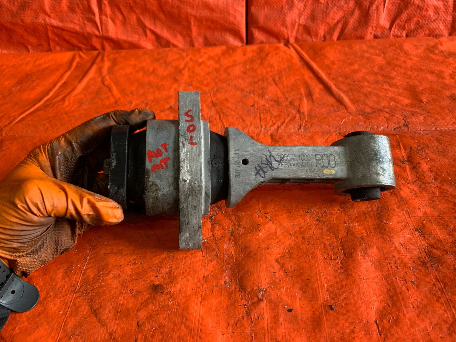 17 19 KIA SOUL 2.0L PLUS + MODEL   ENGINE MOTOR MOUNT   OEM FACTORY OE0