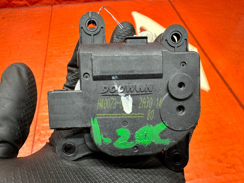 13 16 HYUNDAI GENESIS   RECIRCULATING BLEND DOOR ACTUATOR MOTOR H40073 0880 6B134