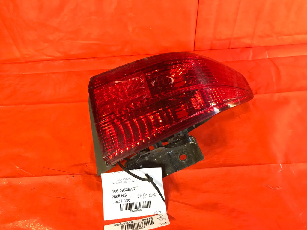 OEM 2004 04 HONDA ACCORD SEDAN PASSENGER RIGHT OUTER TAIL LIGHT LAMP   ALL RED0
