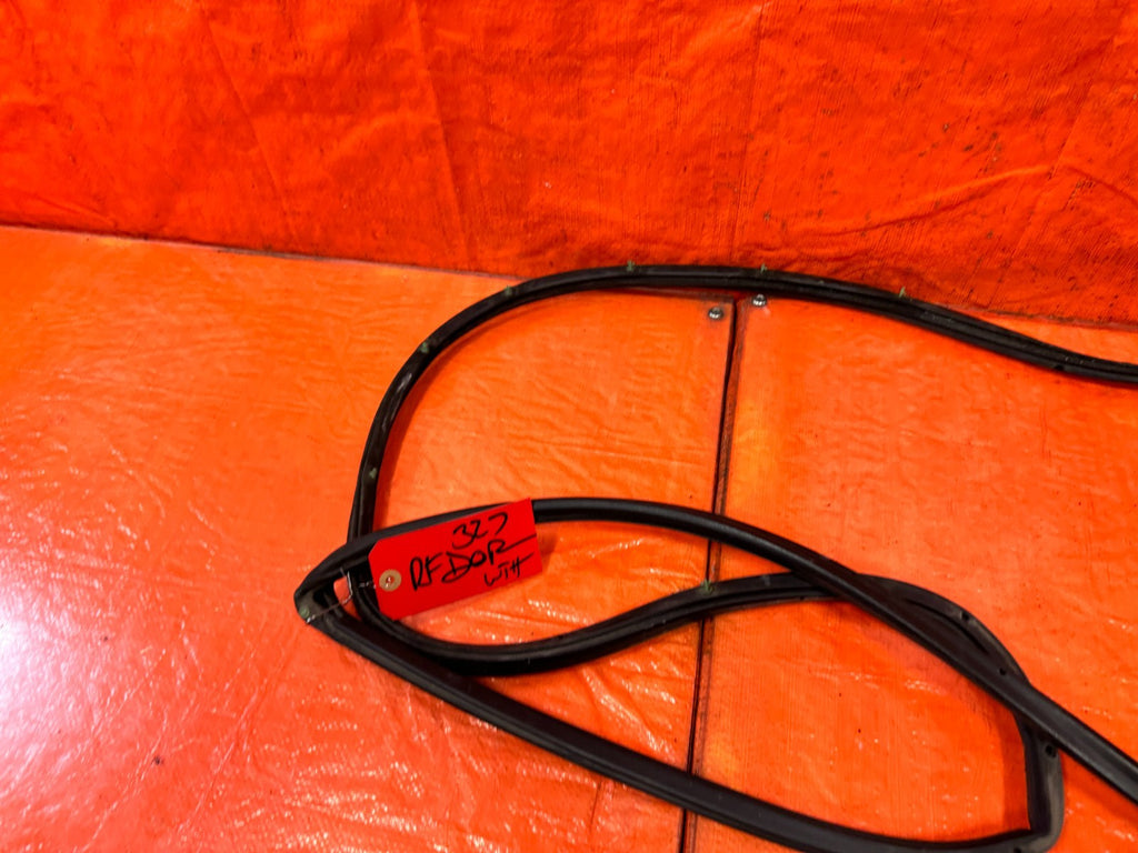 92 95 HONDA CIVIC   2D COUPE   RIGHT FRONT   DOOR WEATHER STRIP   OEM #3277