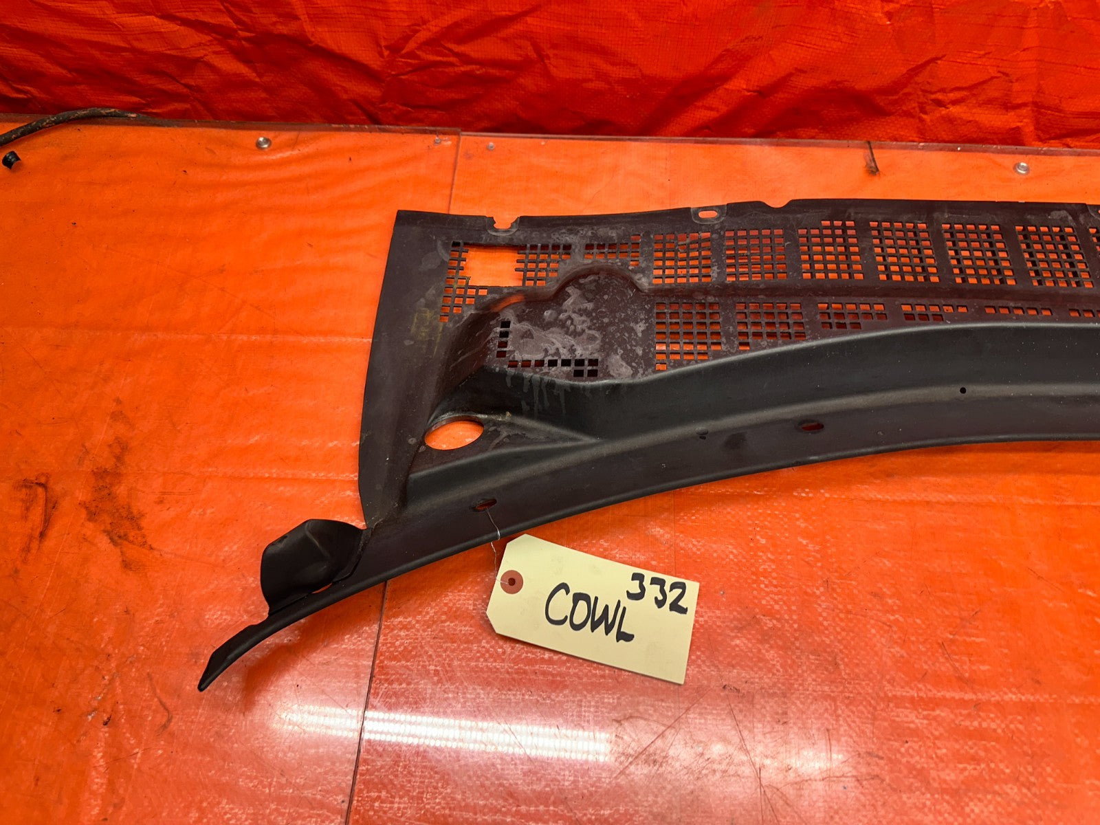 92 96 HONDA PRELUDE FRONT WINDSHIELD WIPER COWL OEM #3327