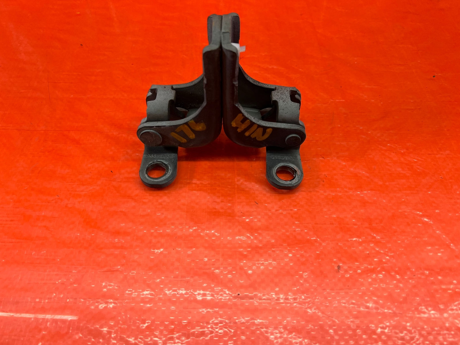 02 05 HONDA CIVIC SI EP3 HATCHBACK DOOR HINGE SET UPPER & LOWER   LEFT   OEM 1768