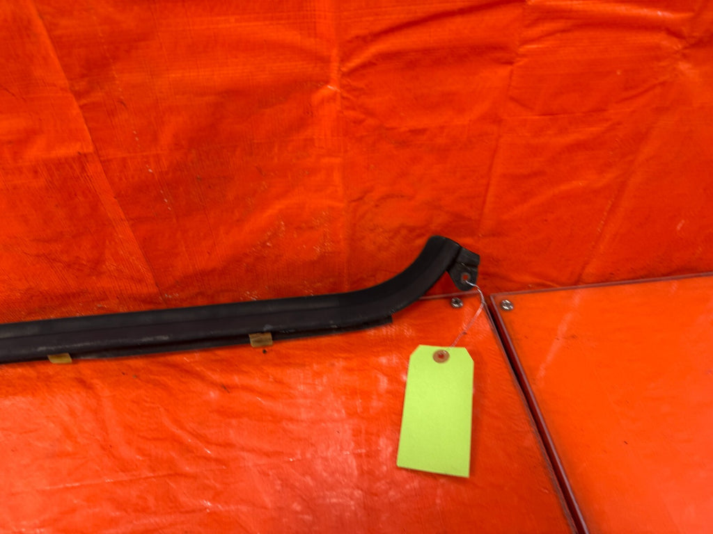 93 97 HONDA DEL SOL   DRIVER LEFT GLASS TRIM BELT MOLDING STRIP   OEM #2942
