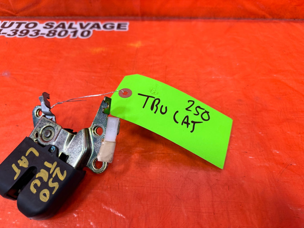 00 05 TOYOTA CELICA   TRUNK LID LATCH LOCK ACTUATOR   OEM FACTORY #2505