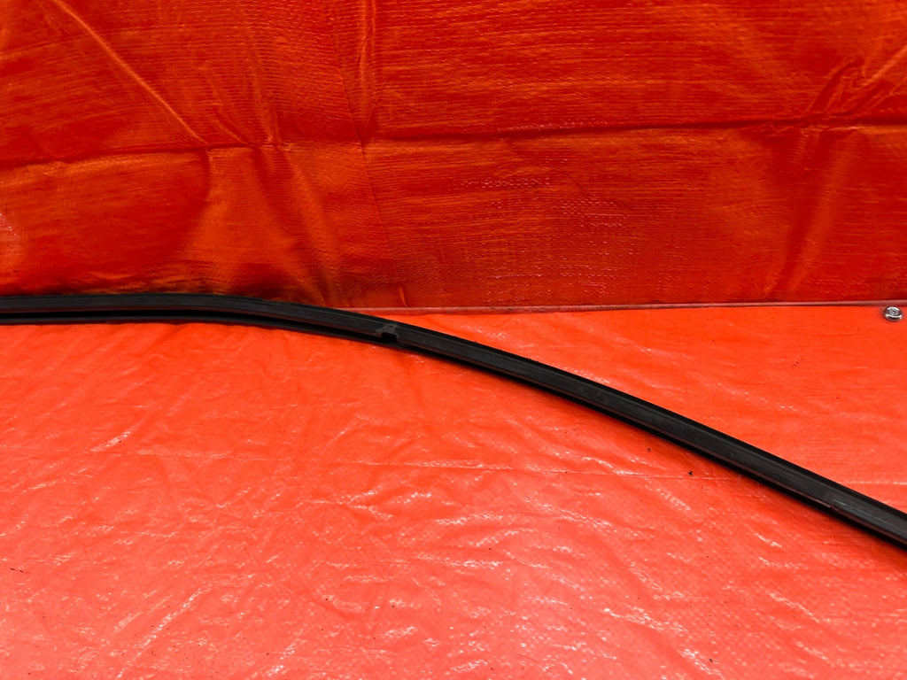 96 00 HONDA CIVIC   COUPE & HATCH   PASSENGER RIGHT DOOR GLASS SUB SEAL OEM #1916