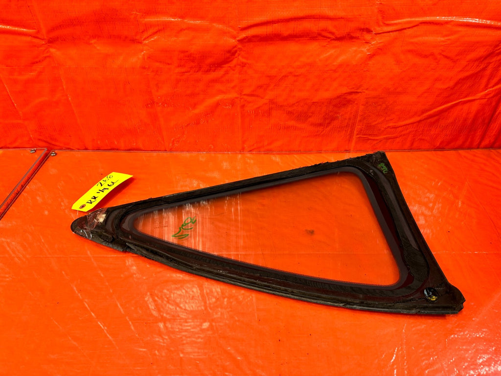 94 01 ACURA INTEGRA 2D MODEL   REAR QUARTER 1/4 GLASS   PASSENGER RIGHT OEM #2689