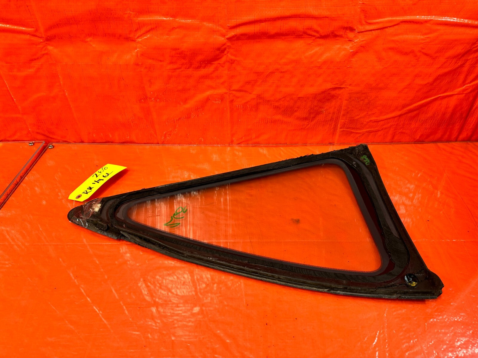 94 01 ACURA INTEGRA 2D MODEL   REAR QUARTER 1/4 GLASS   PASSENGER RIGHT OEM #2689