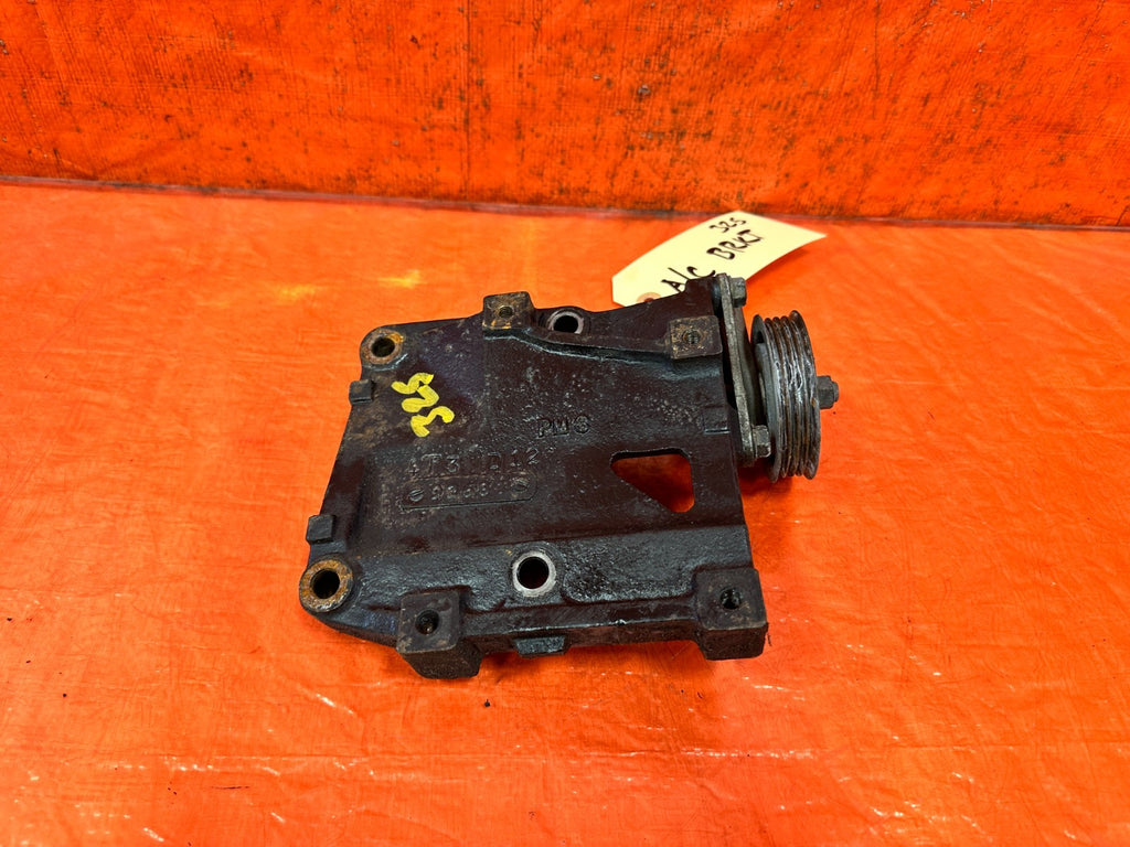 90 91 HONDA CIVIC HATCH   D16A6 AIR CONDITIONING AC COMPRESSOR PUMP BRACKET 3252