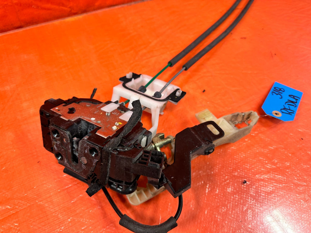 10 16 HYUNDAI GENESIS COUPE   PASSENGER RIGHT FRONT DOOR LOCK ACTUATOR   OEM 3183