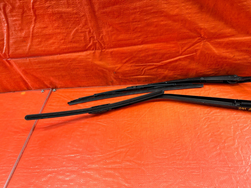 13 17 HONDA ACCORD SEDAN   LEFT & RIGHT WINDSHIELD WIPER ARMS   OEM #2418