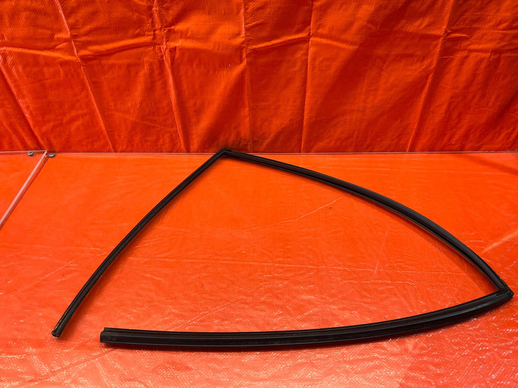 06 11 CIVIC 4D SEDAN   DRIVER LEFT REAR WEATHER STRIP RUN CHANNEL   OEM #22010