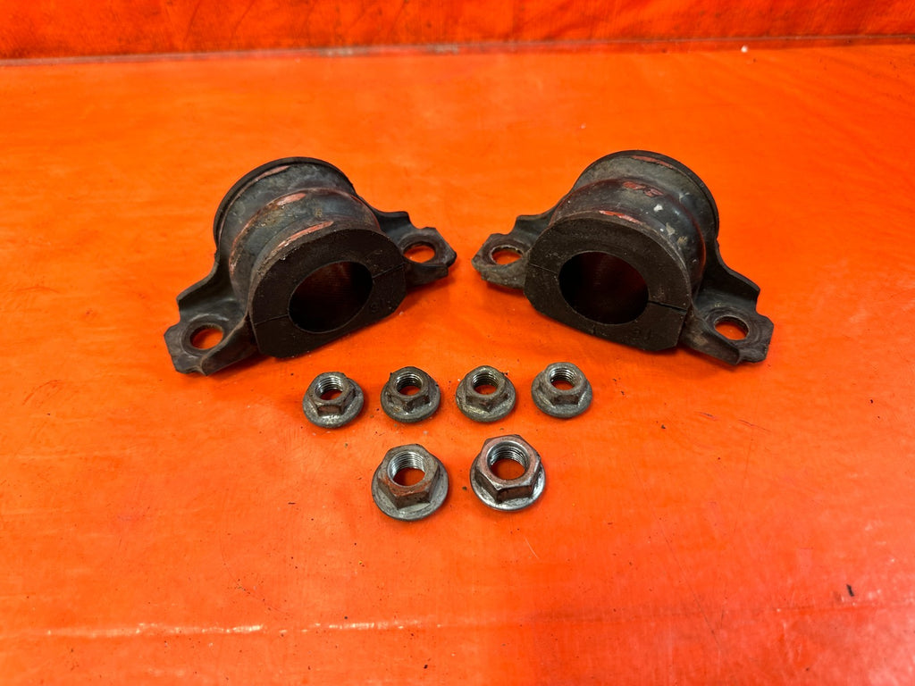 14 15 INFINITI Q50 3.7L   LEFT & RIGHT FRONT SWAY BAR BRACKETS W/ BUSHING   3161