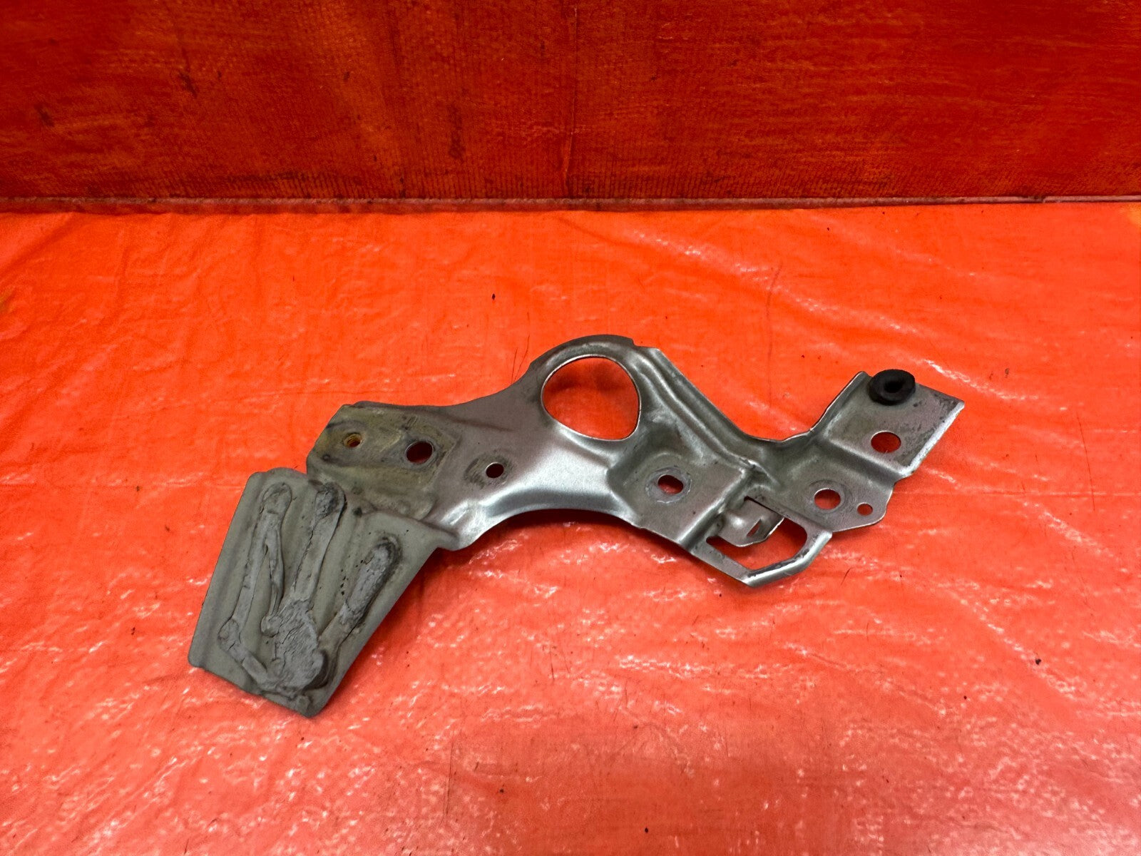 04 08 ACURA TL   DRIVER LEFT RADIATOR SUPPORT BRACKET   OEM #2340