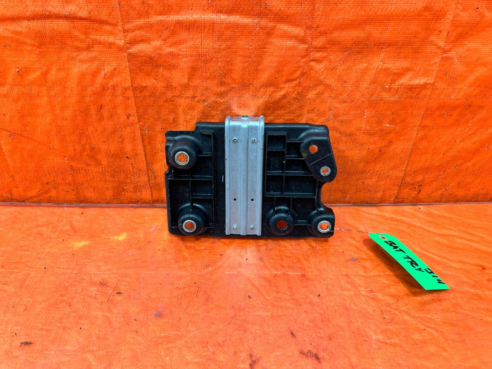 16 20 INFINITI Q50 & Q60 3.0L BATTERY TRAY MOUNTING BRACKET W/ TIE DOWN OEM #3141