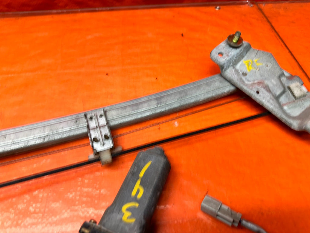 94-01 ACURA INTEGRA 4D RIGHT FRONT PASSENGER WINDOW REGULATOR MOTOR OEM #34111
