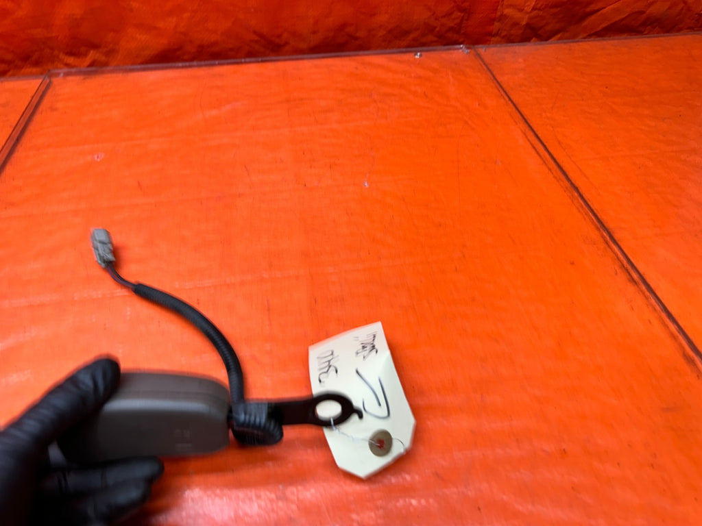 94-01 ACURA INTEGRA FRONT LEFT DRIVER SEAT BELT BUCKLE RECEIVER CLIP OEM #3408
