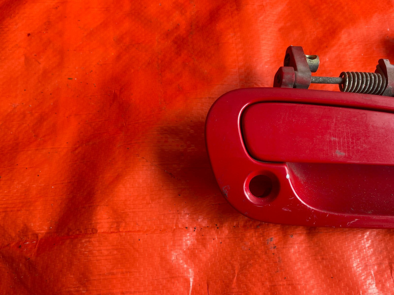 00 09 HONDA S2000 PASSENGER RIGHT EXTERIOR DOOR HANDLE   RED FADED   W/ BRACKET5