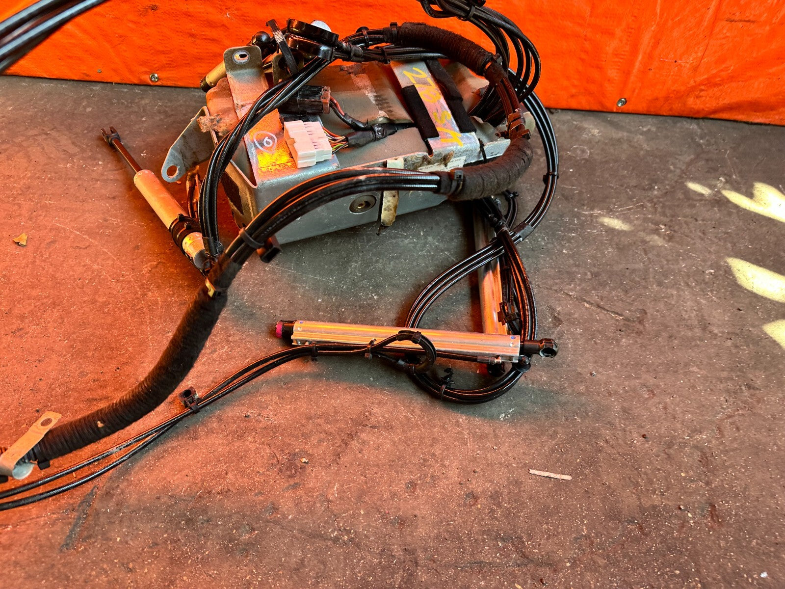 09 15 INFINITI G37 CONVERTIBLE TOP CONTROL MOTOR MODULE ACTUATOR WITH ALL LINES1