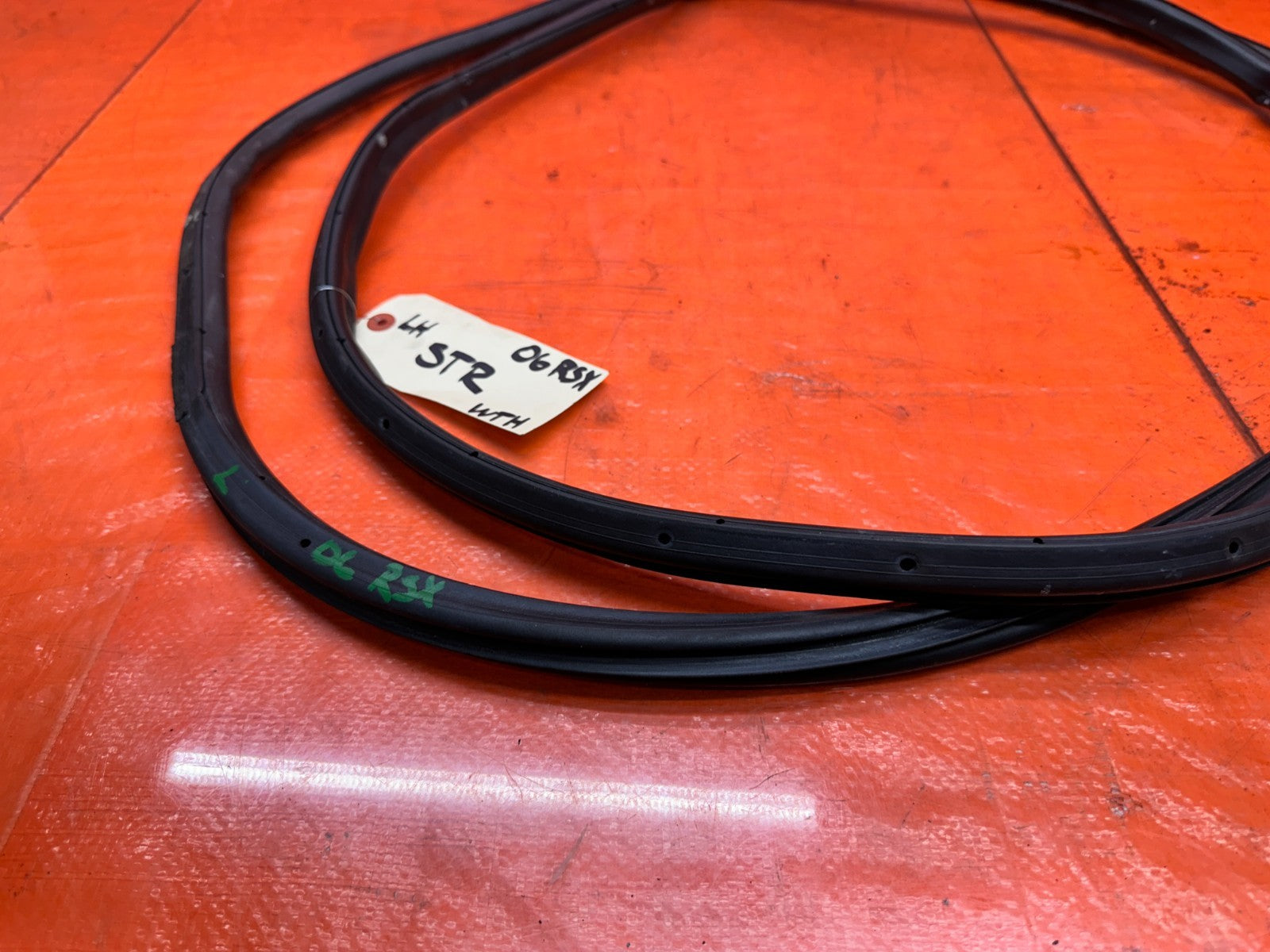 02 06 ACURA RSX LEFT DRIVER DOOR CHASSIS WEATHERSTRIP SEAL OEM #06RSX21